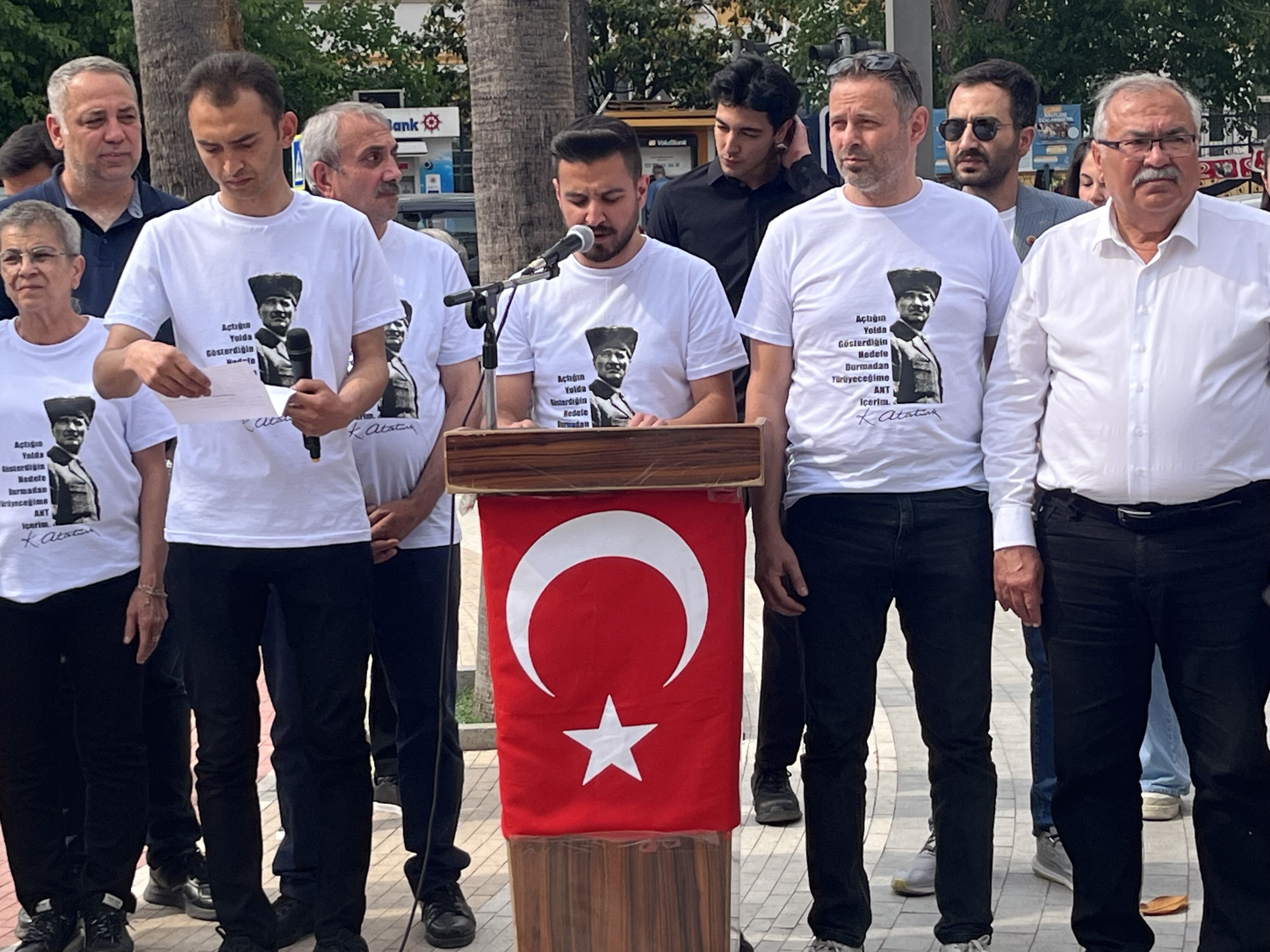Nazillide Gencler Meydanda Dertlerini Anlatti Kurulan Kursud 663646 78B660