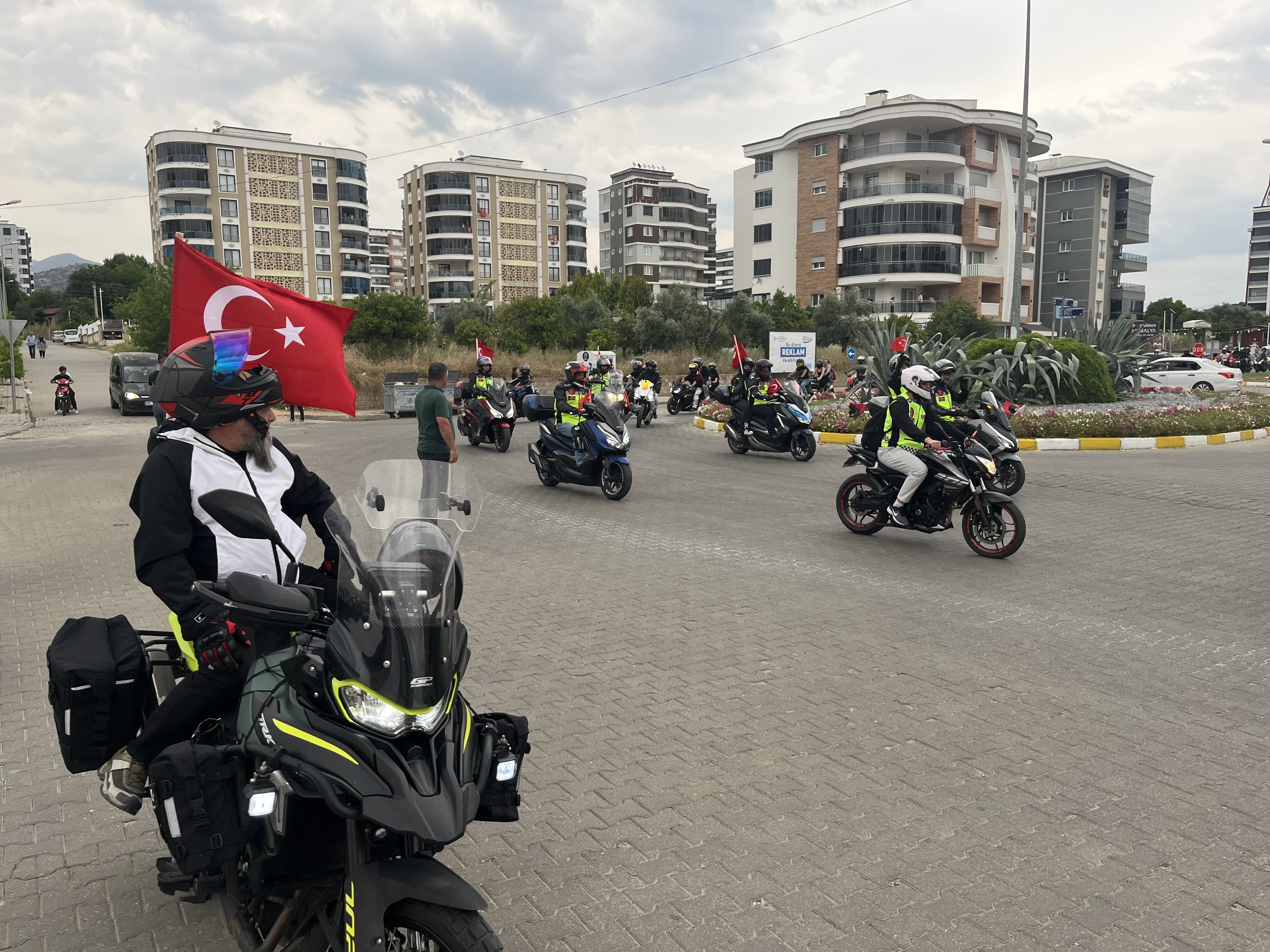 Nazillide Iki Tekerden Tek Mesaj Trafikte Saygi Ve Milli Bir 663656 B52524