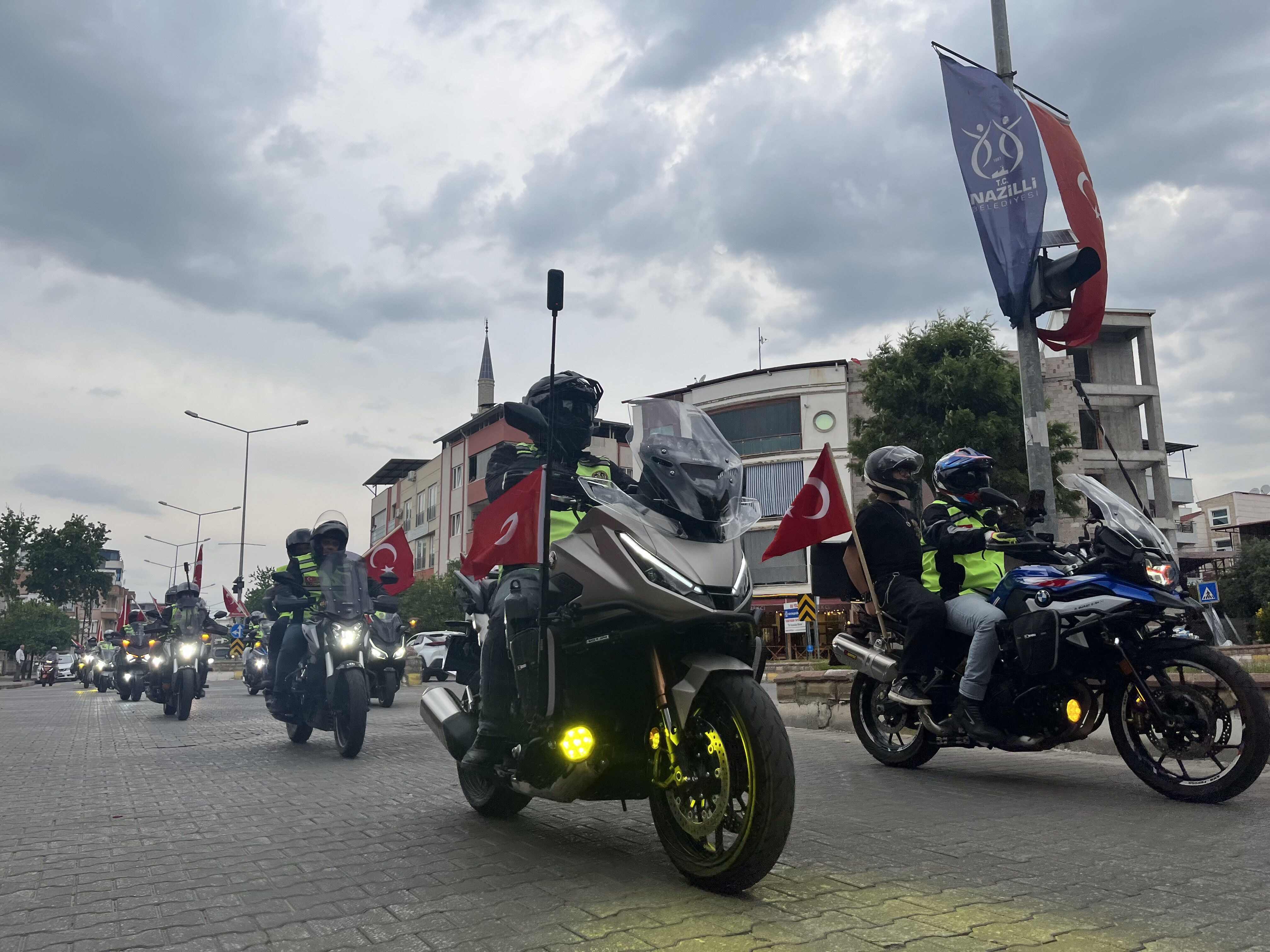 Nazillide Iki Tekerden Tek Mesaj Trafikte Saygi Ve Milli Bir 663656 D5B044