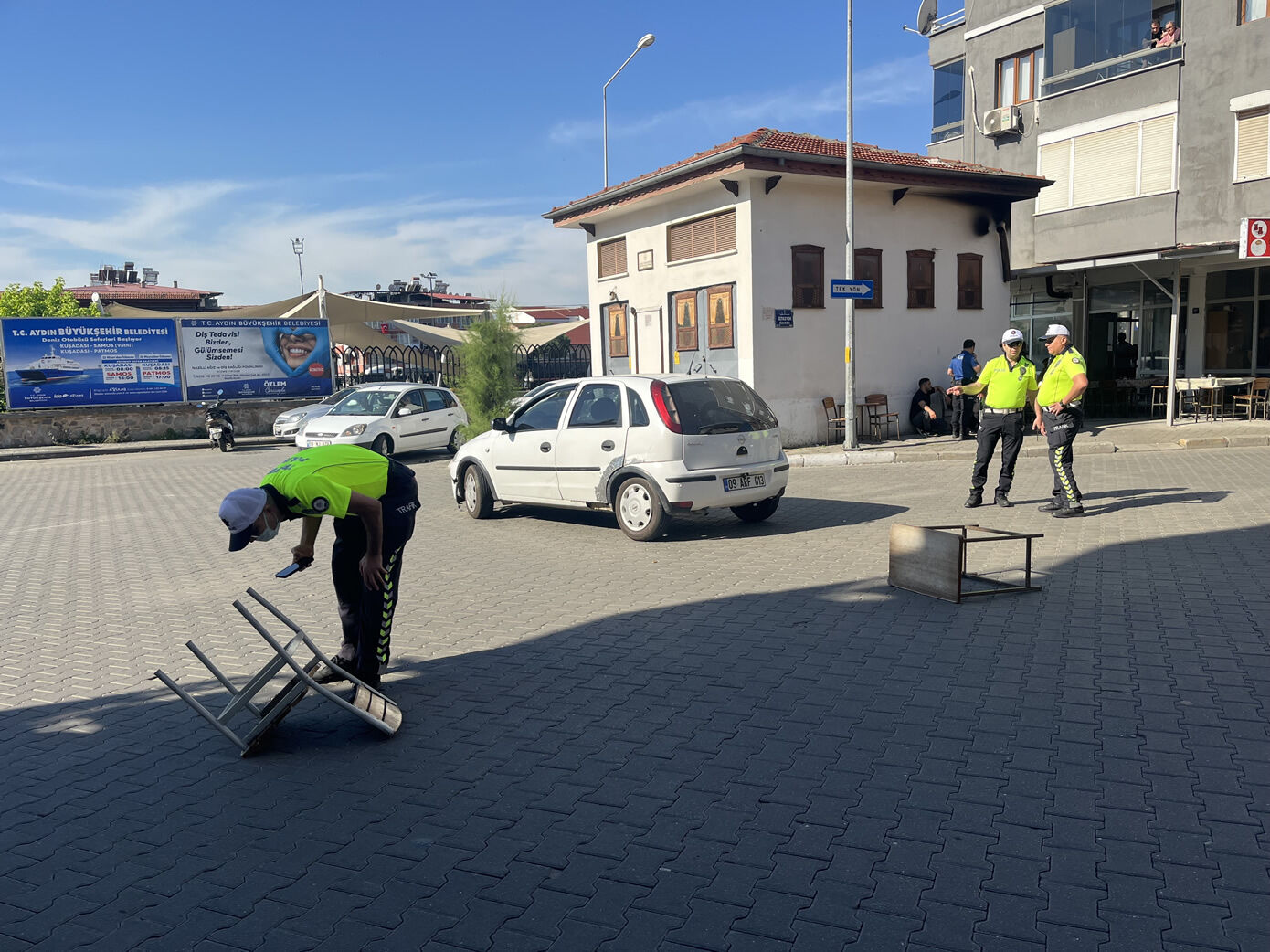 Nazillide Yol Ortasinda Linc Girisimi Surucuye Darp Araca Sa 663452 43655C