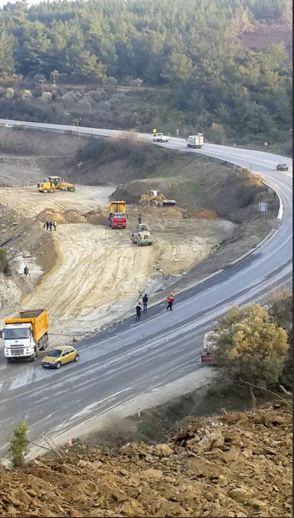 Ortaklarselcuk Yolunda Patlama Yapilacak Yol Yaklasik 3 Saat 660200 32E20A
