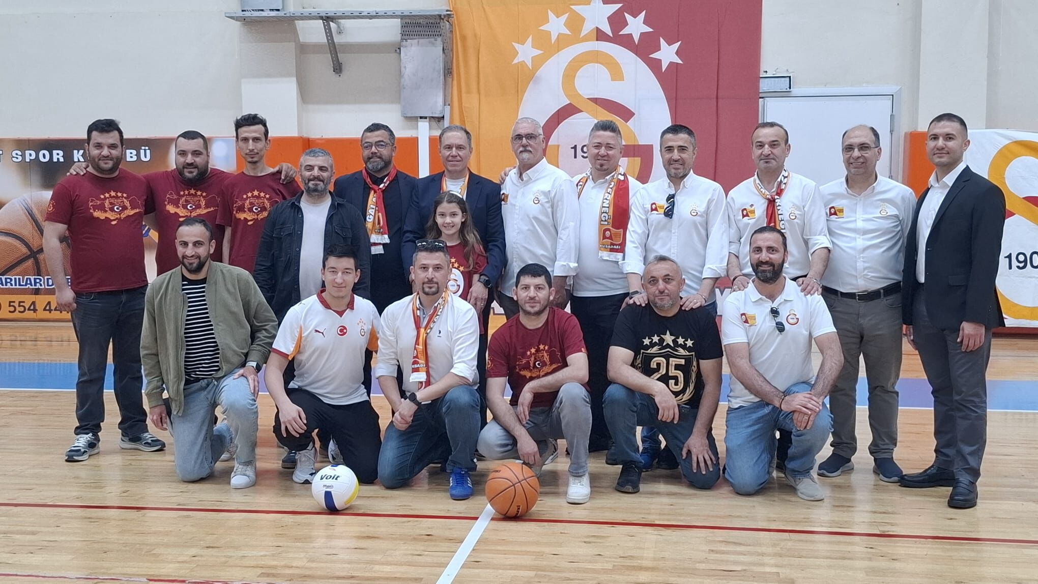 Sarikirmizi Yurekler Kusadali Ogrenciler Icin Tek Yurek Oldu 663826 4F7615