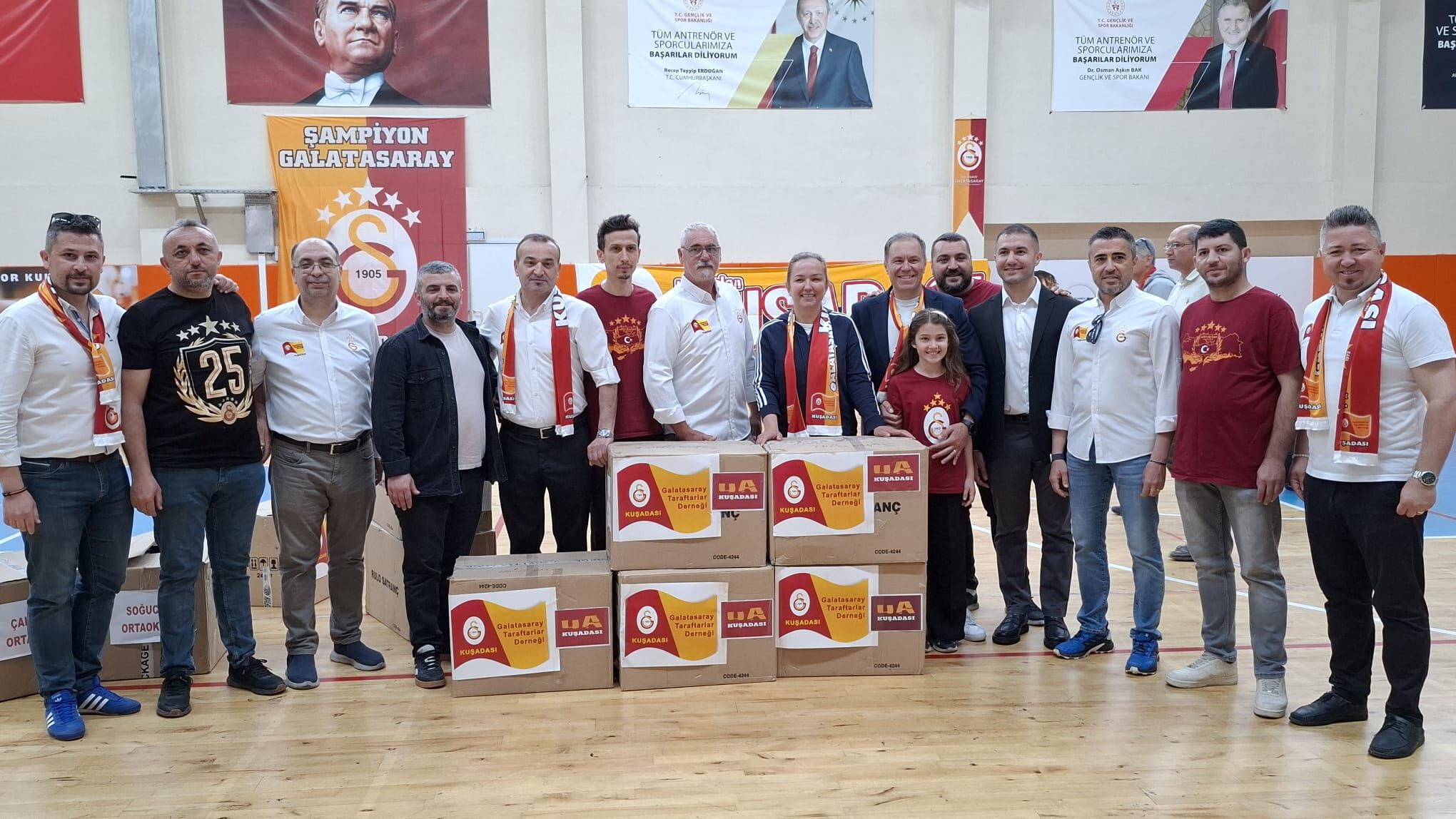 Sarikirmizi Yurekler Kusadali Ogrenciler Icin Tek Yurek Oldu 663826 776532