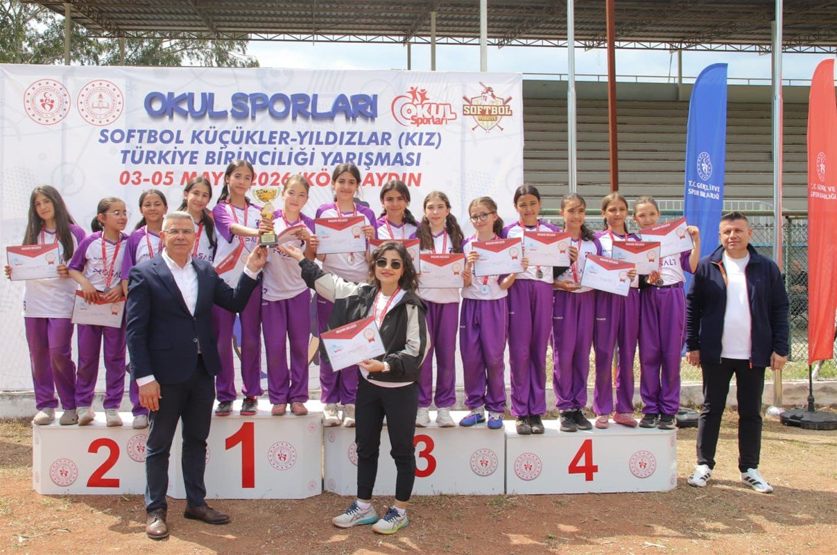 Softbol Aydinda Nefes Kesti 659701 3B341C