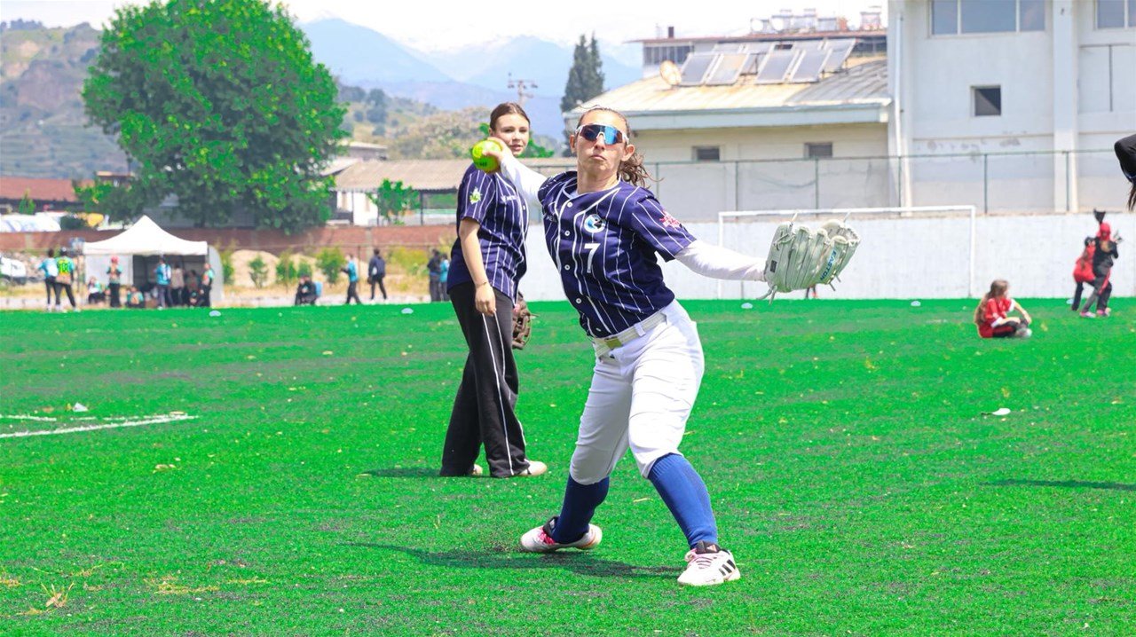 Softbolun Kalbi Aydinda Atiyor 659225 54A6De