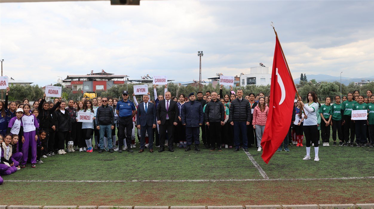 Softbolun Kalbi Aydinda Atiyor 659225 577F59