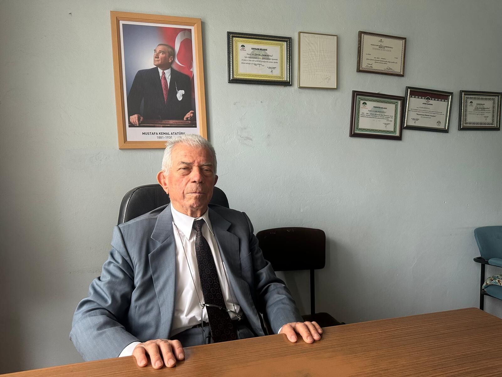 Takim Elbisesiz Disariya Cikmiyor Dedekoylu Ben A Kusagiyim 660894 6B2509