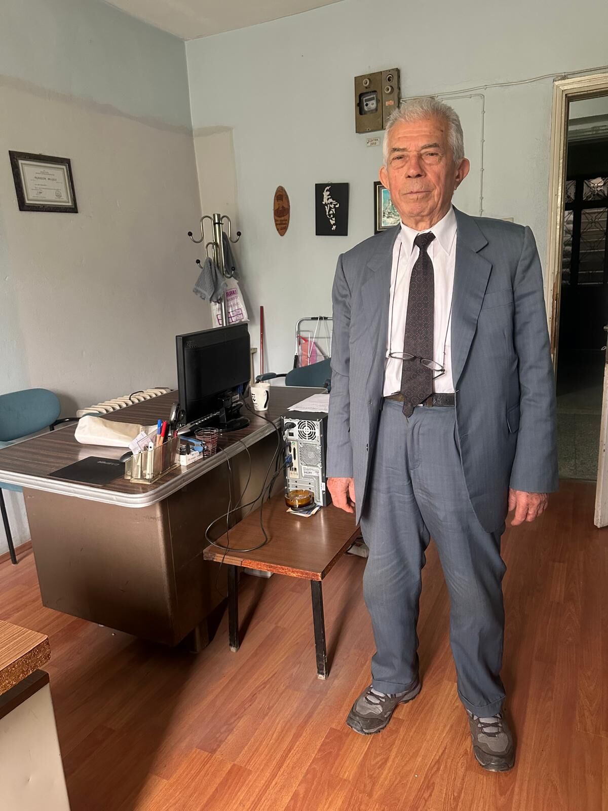 Takim Elbisesiz Disariya Cikmiyor Dedekoylu Ben A Kusagiyim 660894 A4Efd2
