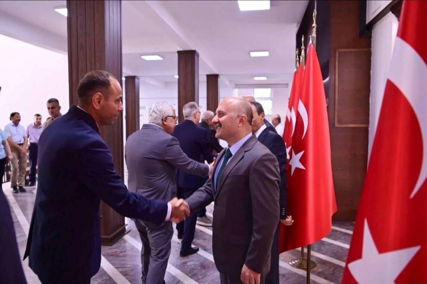 Vali Varol Personeliyle Bayramlasti 664703 Ac2C04