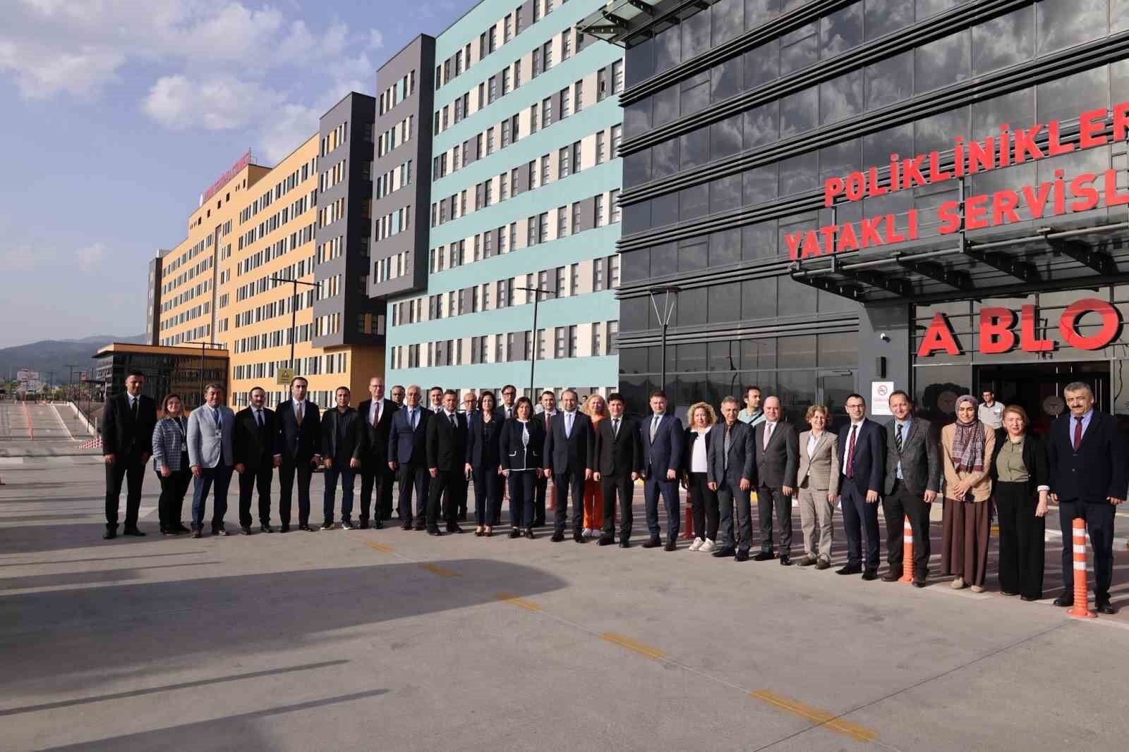 Vali Varol Sehir Hastanesi Nde Incelemelerde Bulundu 1778400303377 654602
