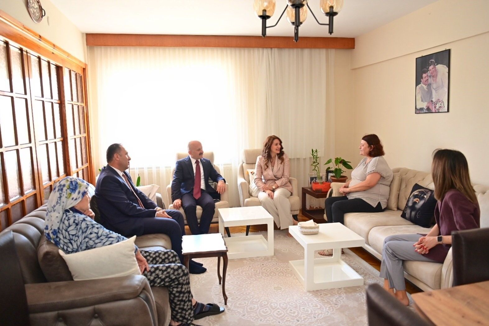 Vali Varol Sehit Aileleriyle Bayramlasti 1779810906172 838251