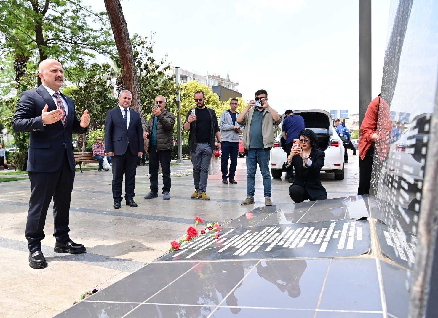 Vali Varol Sehitleri Unutmadi 1778262011616 783535