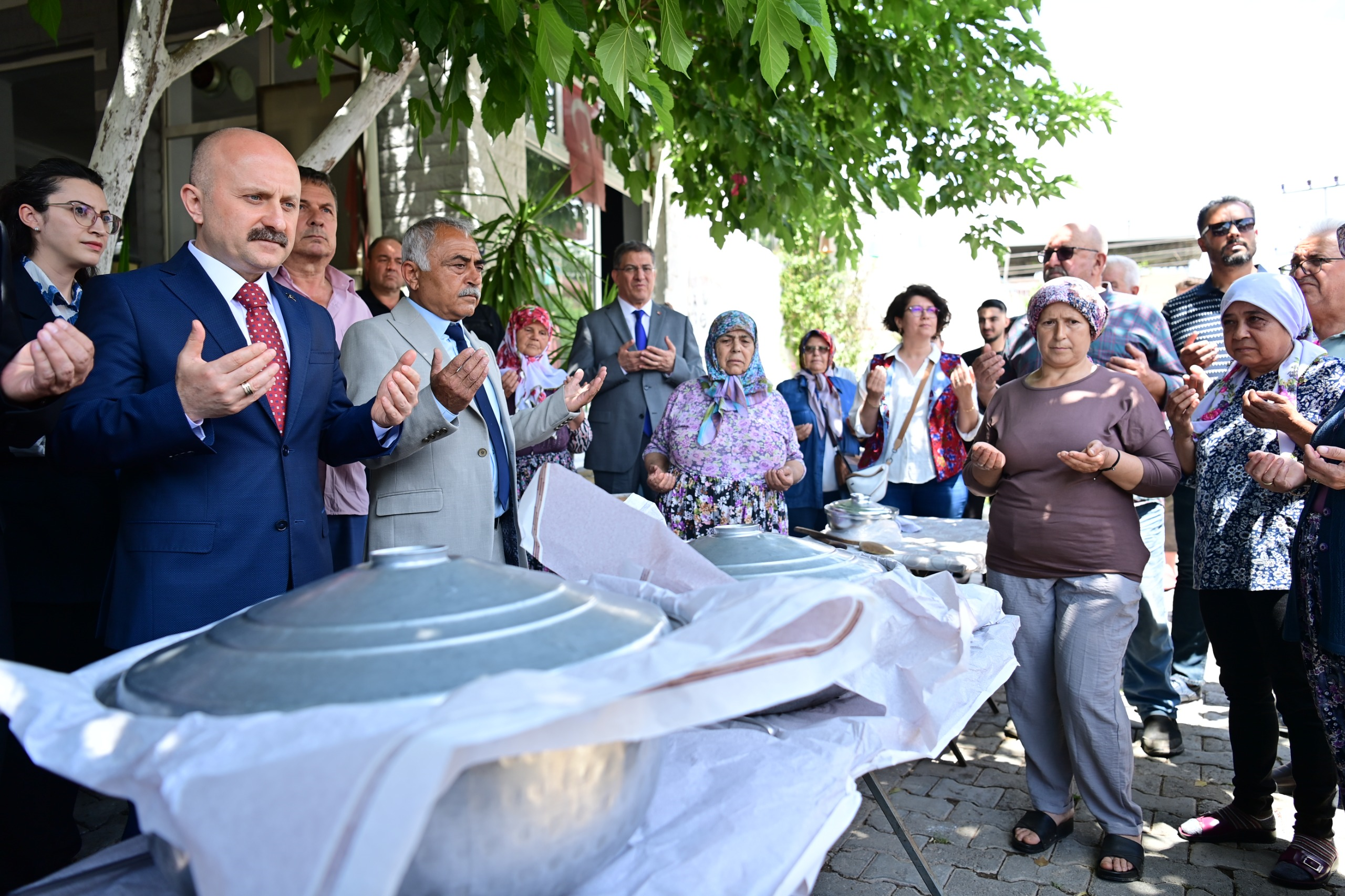 Vali Varoldan Ciftcilere Keskek Ikrami 662227 54A6A5