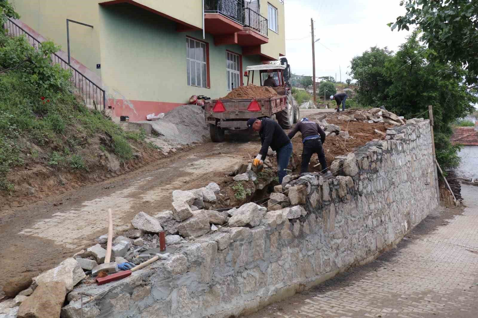 Yenikoy Mahallesi Nde Yol Ve Tas Duvar Calismalari Devam Ediyor 1778661905264 359331