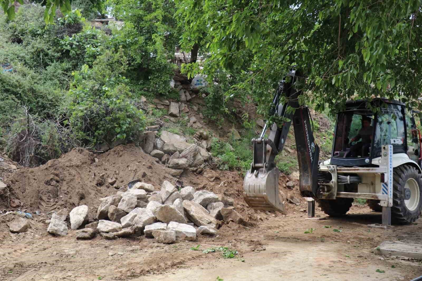 Yenikoy Mahallesi Nde Yol Ve Tas Duvar Calismalari Devam Ediyor 1778661906365 377537
