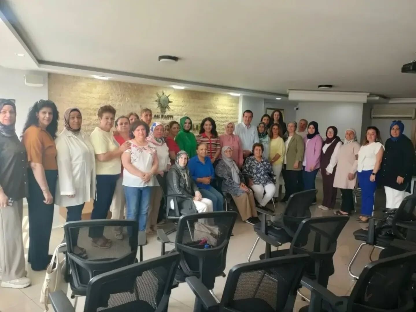 Ak Parti Efelerde Temayul Heyecani 670690 F42Fe4