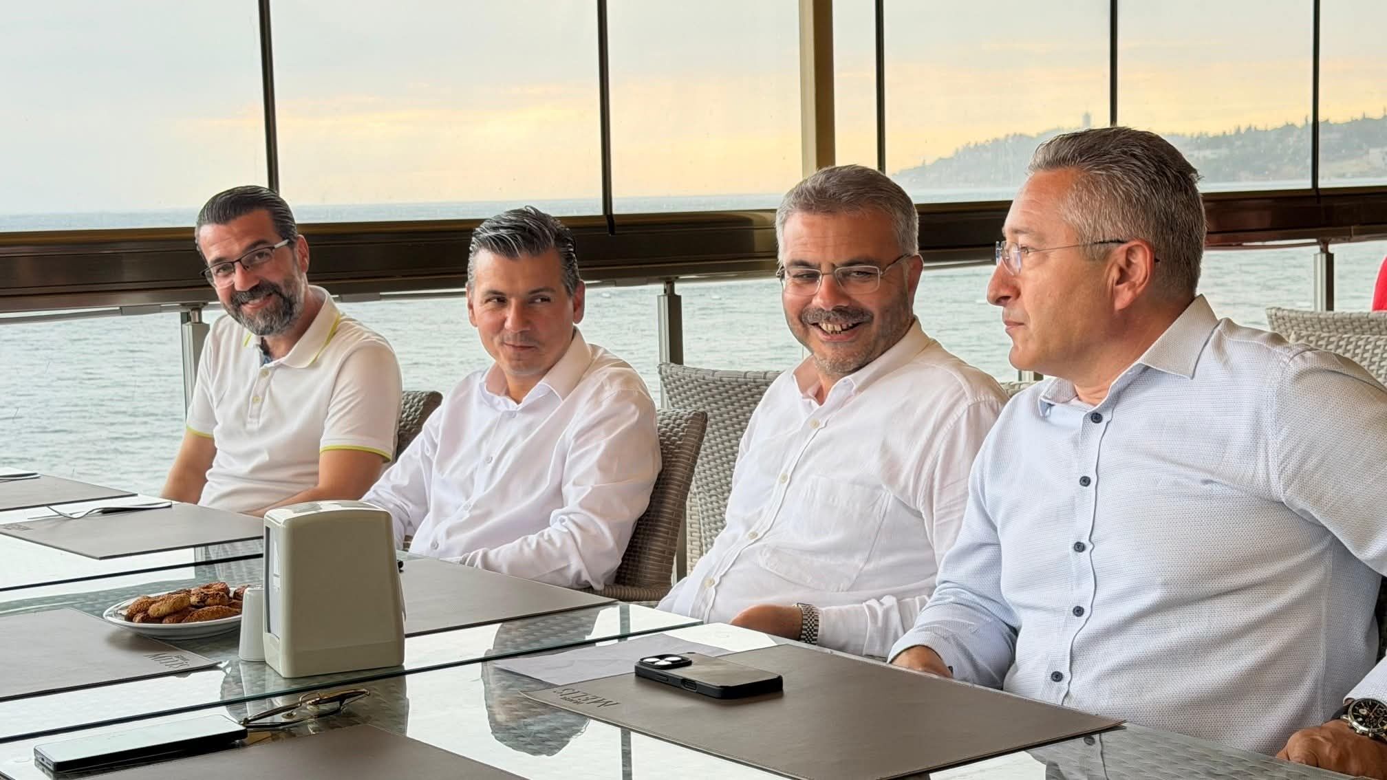 Ak Parti Milletvekili Ozmenden Kusadasi Cikarmasi 669858 11199B