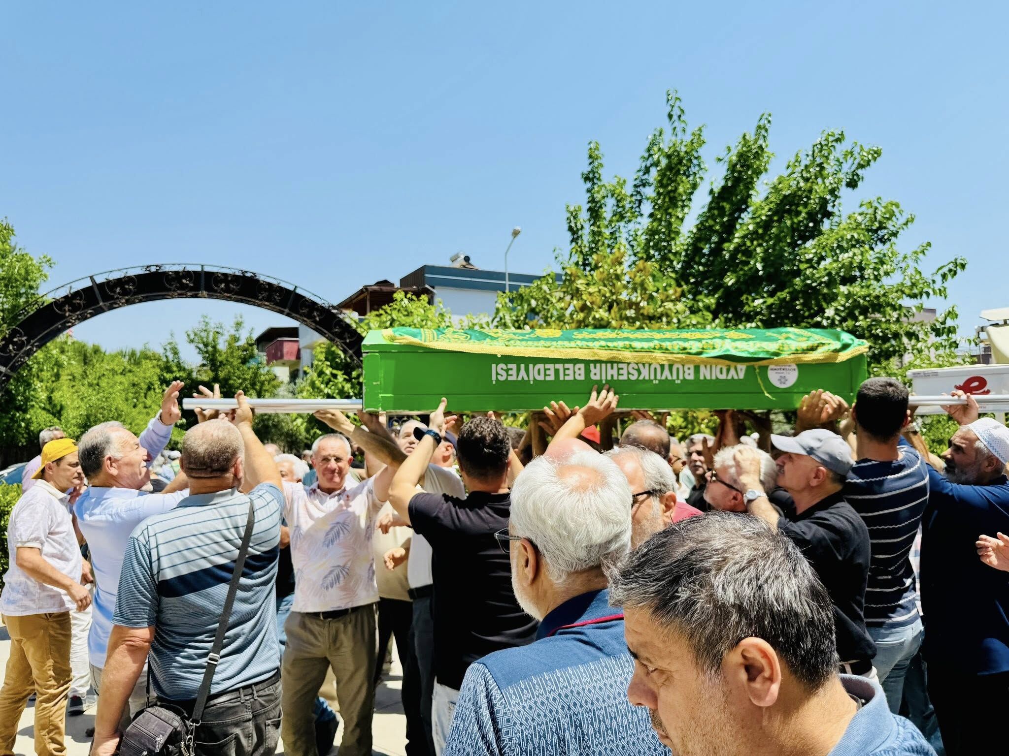 Ak Partili Inanin Kayinpederi Defnedildi 667796 919962
