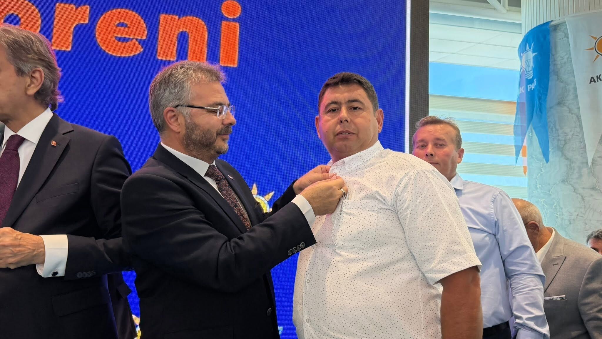 Ak Partiye Dev Katilim Gundem Oldu 674233 4715A1