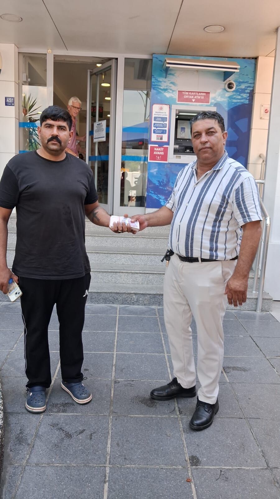 Atmde Bulunan 40 Bin Lira Sahibine Teslim Edildi 673459 1Ba317