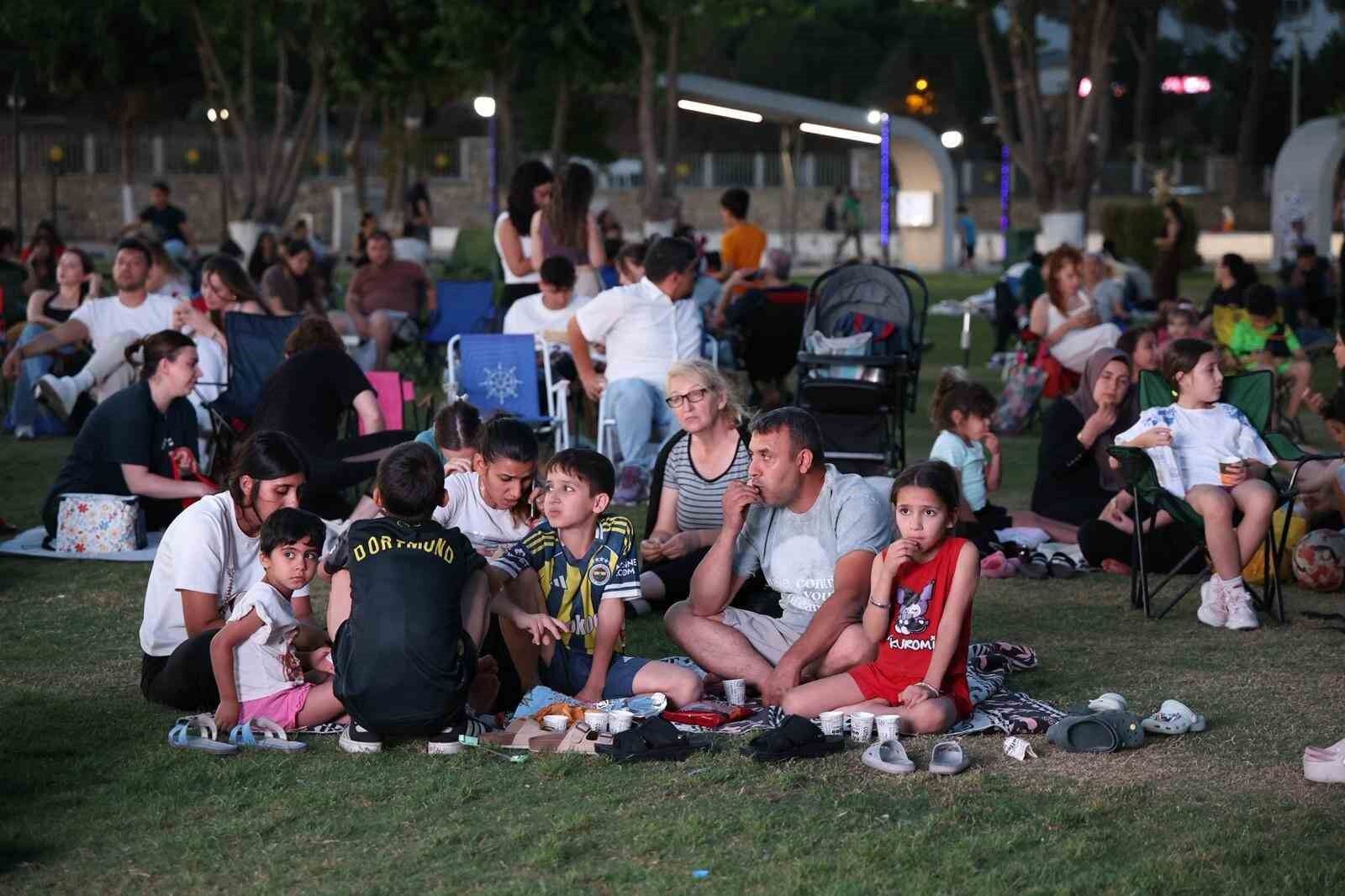 Aydin Da Acik Hava Sinemasi Yaz Aksamlarina Renk Katti 1782379513761 652467