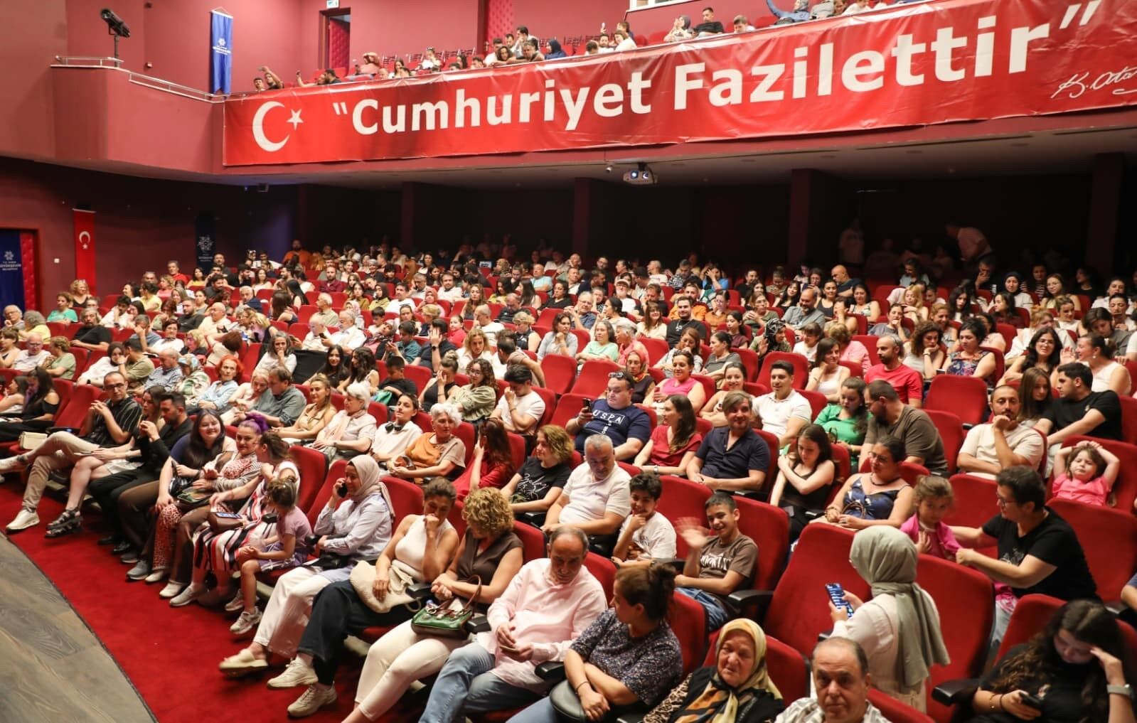 Aydin Da Lokanta Oyunu Tiyatroseverlerden Tam Not Aldi 1781277005295 146470