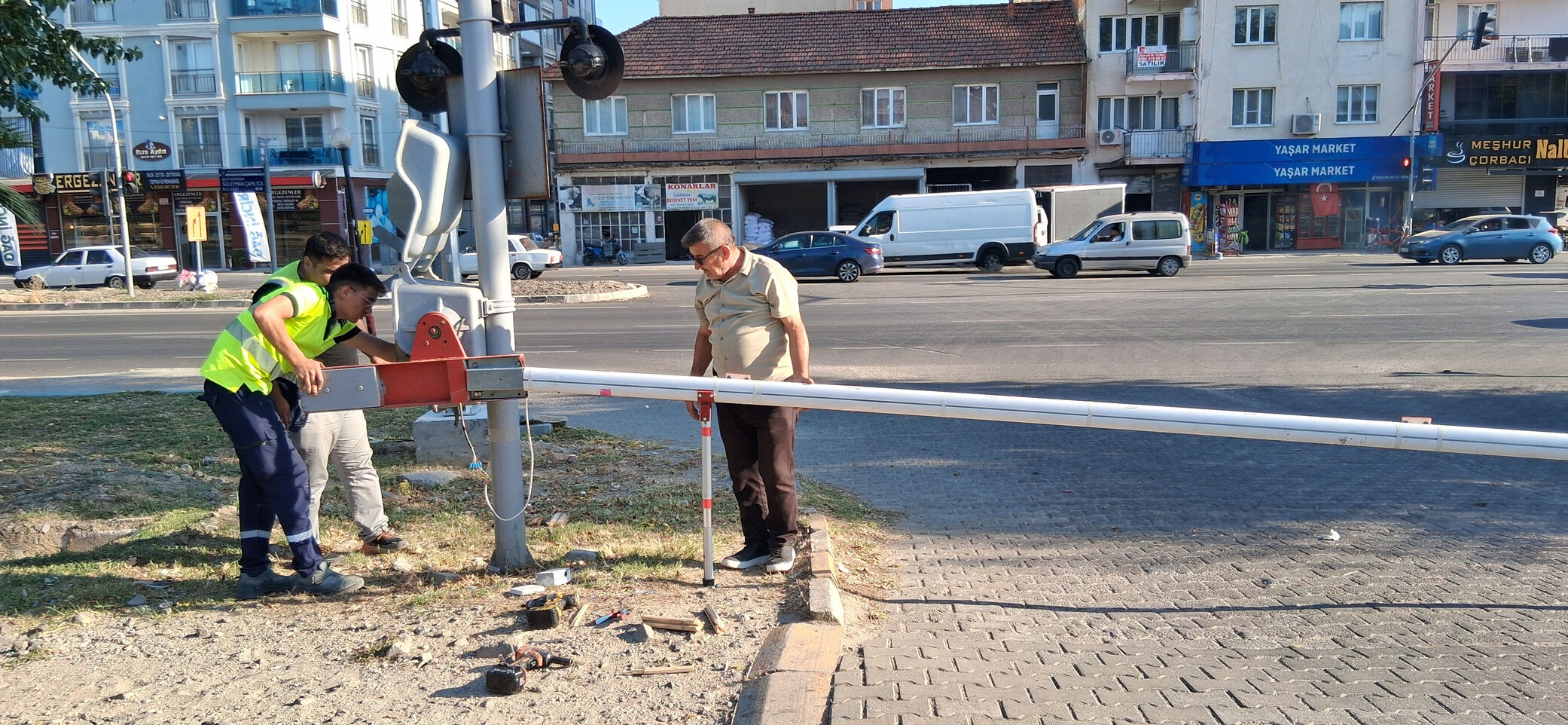 Aydinda Hemzemin Gecitlerde Kamera Donemi Bariyerlere Carpip 670408 2A81B7