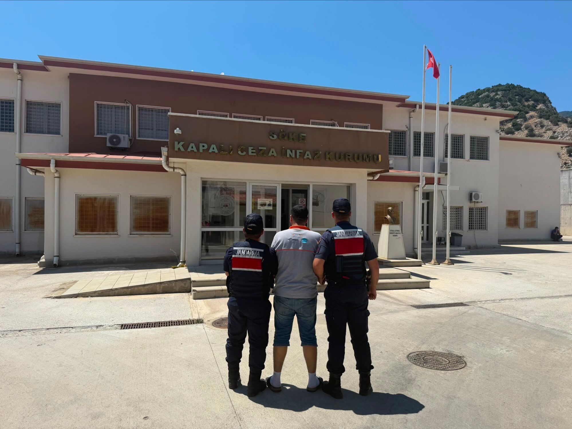 Aydinda Iki Firari Hukumlu Cezaevine Gonderildi 670661 F0922A