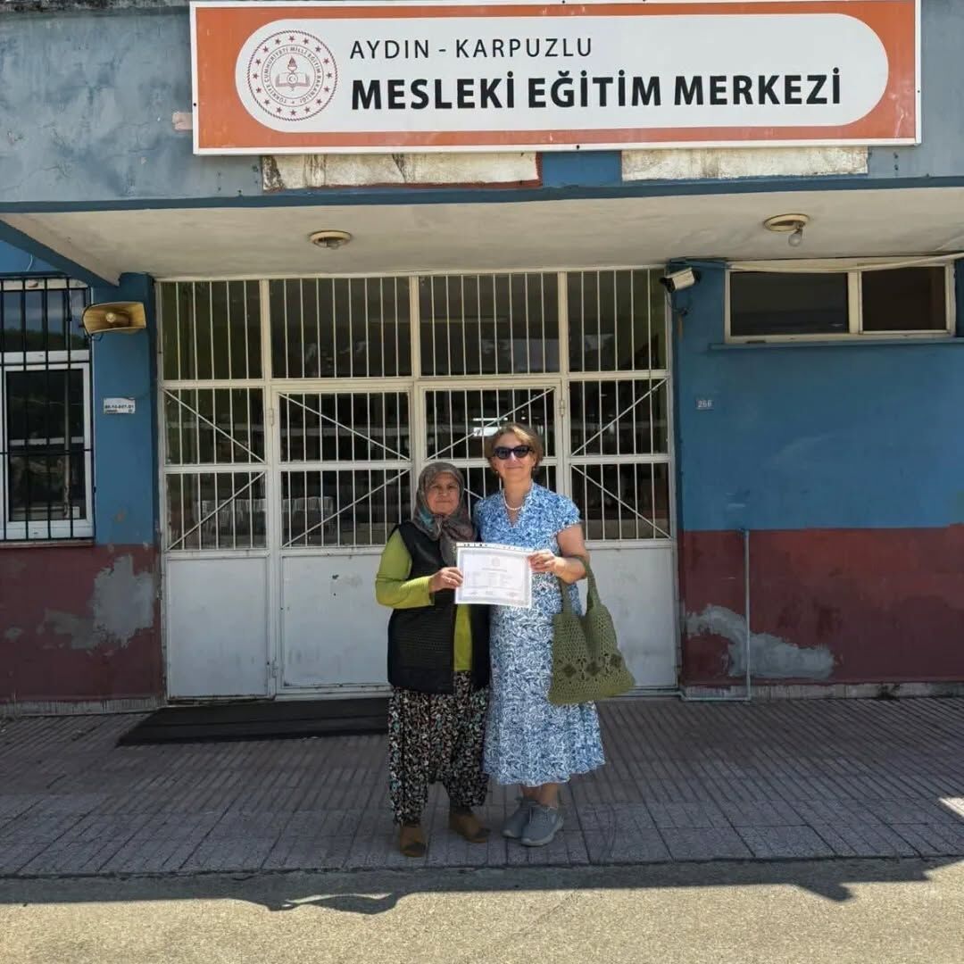 Aydinli Gulizar Teyze 68 Yasinda Kalfa Oldu 672512 E10Eb3