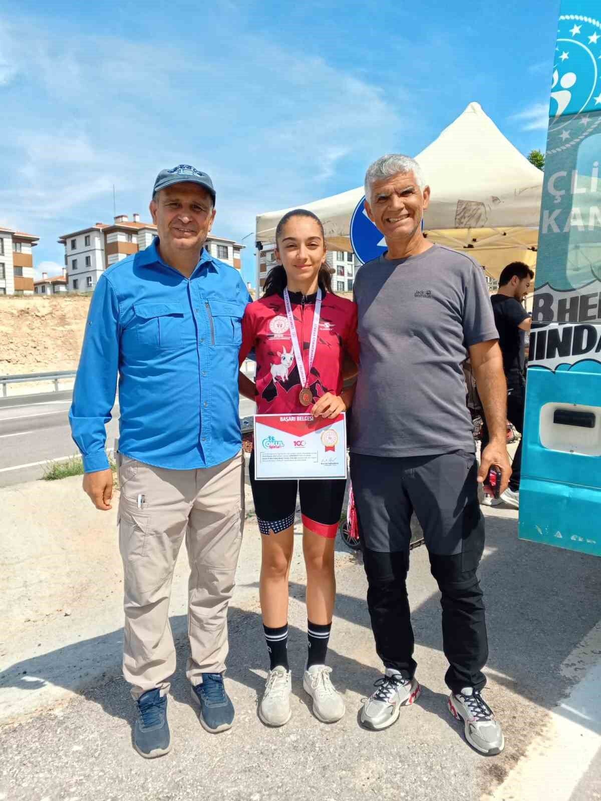 Aydinli Hena Bronz Madalyanin Sahibi Oldu 1780671905411 304848