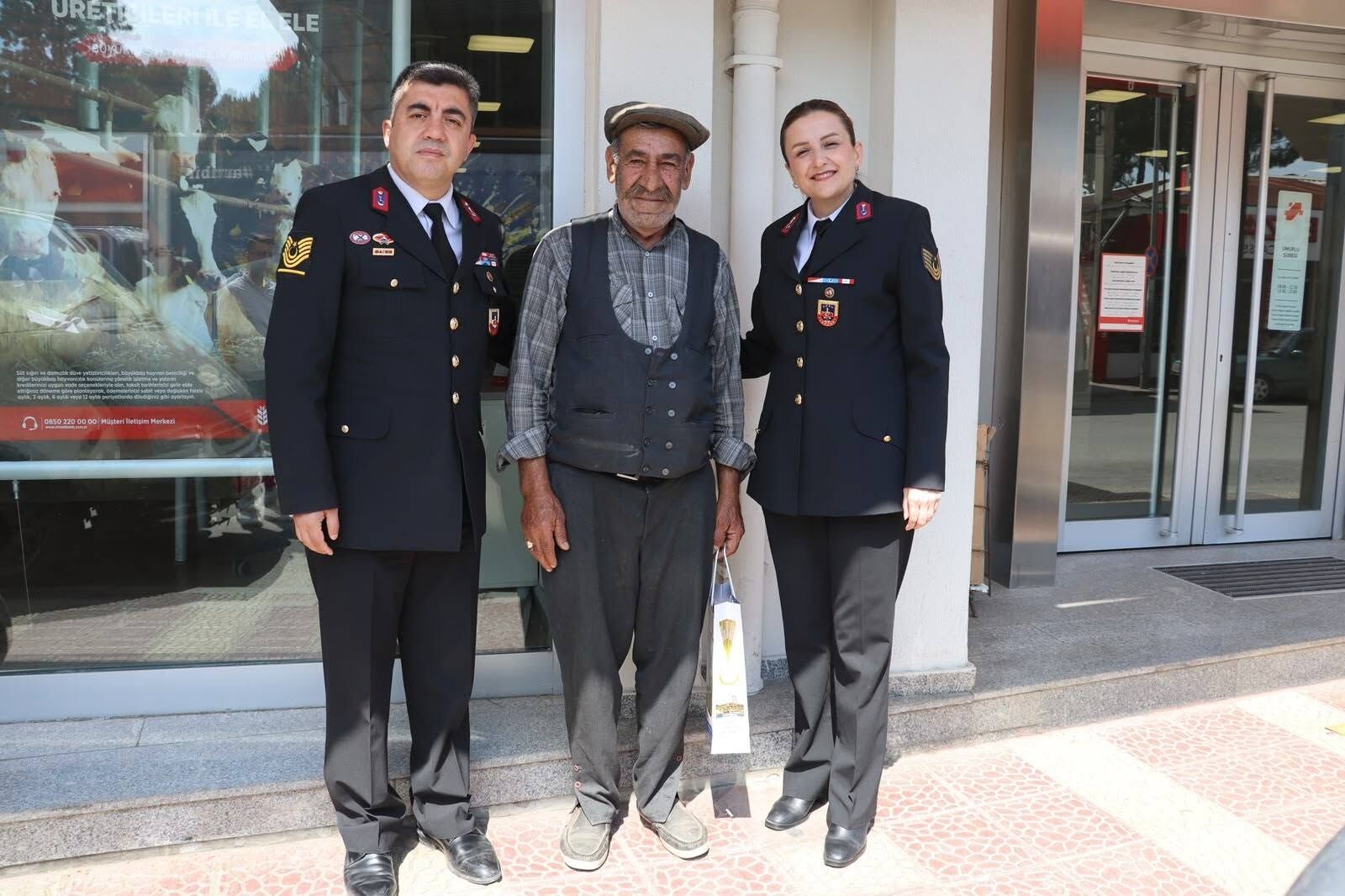 Aydinli Sehitlerin Babalarina Jandarma Surprizi 671974 31C756
