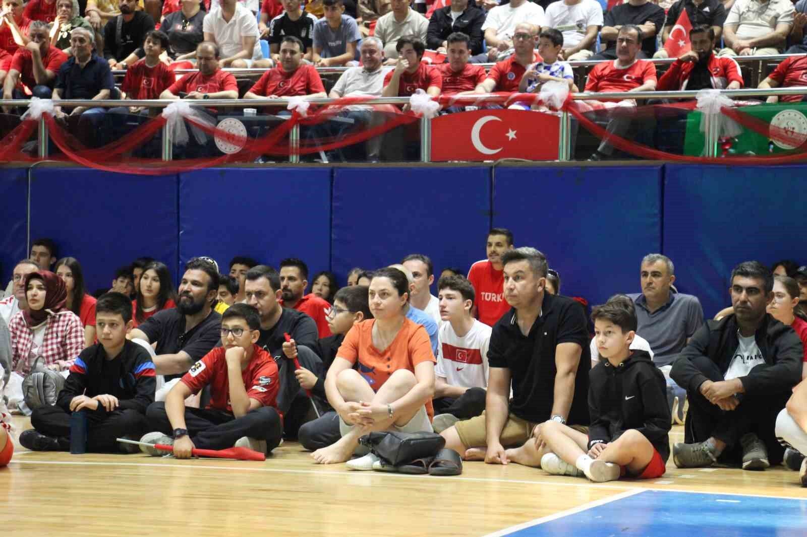 Aydinlilar Dunya Kupasi Macini Birlikte Izledi 1781423405982 460741