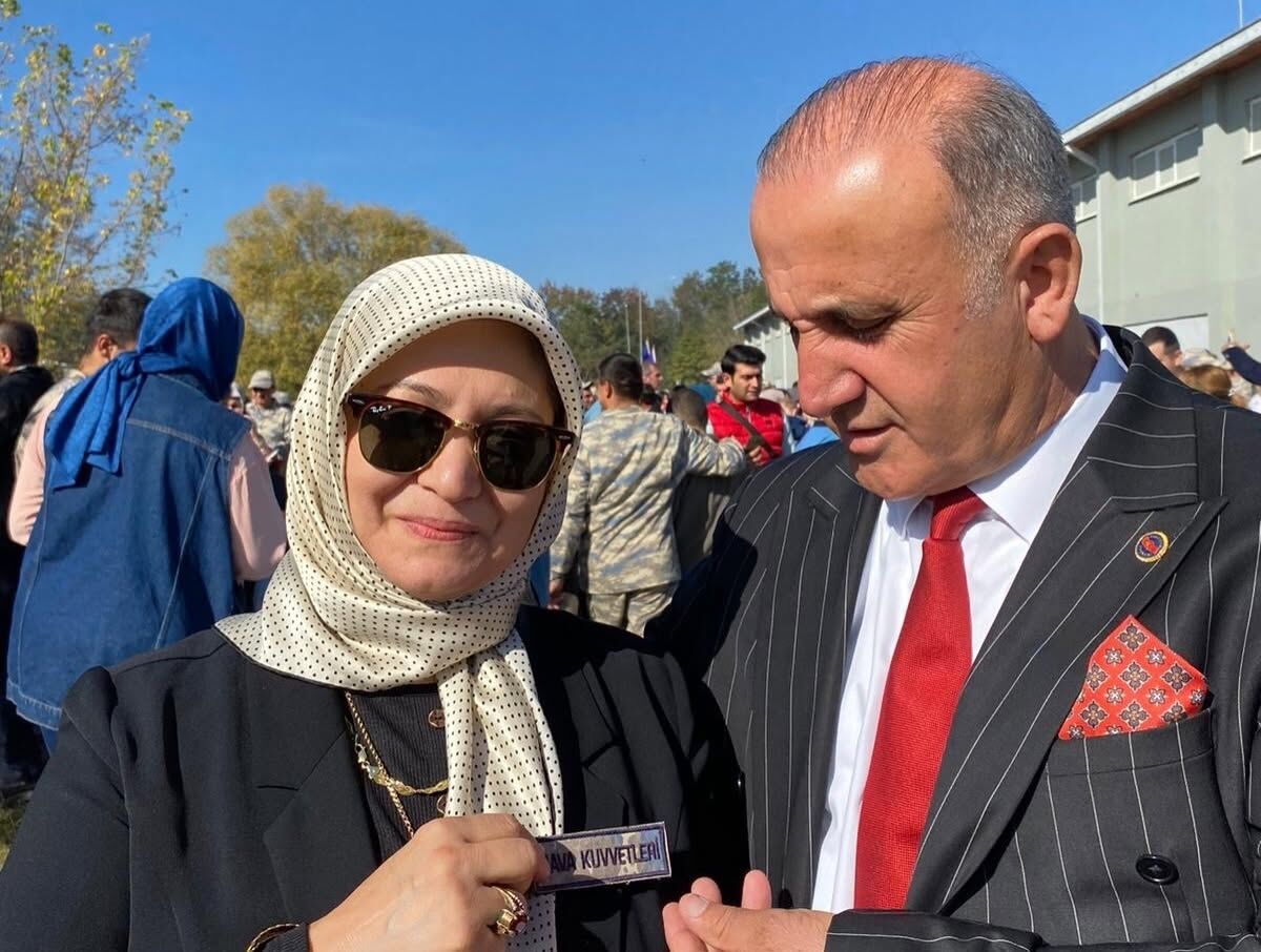 Baskan Kayaya Kizindan Sevgi Dolu Satirlar 671927 2Ea0Fd