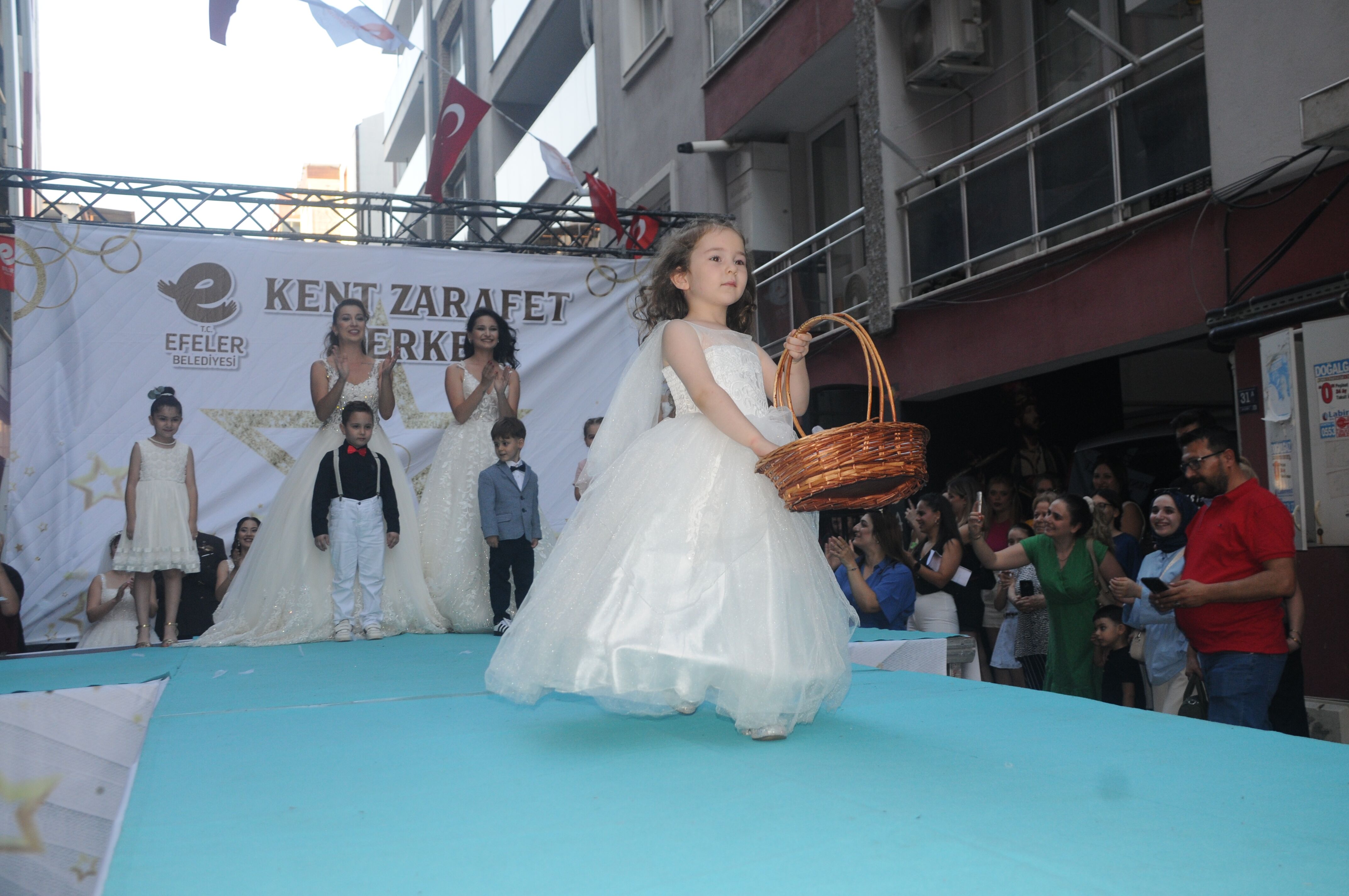 Baskan Yetiskinden Evlenecek Ciftlere Destek Kent Zarafet Me 672906 8F7Bac
