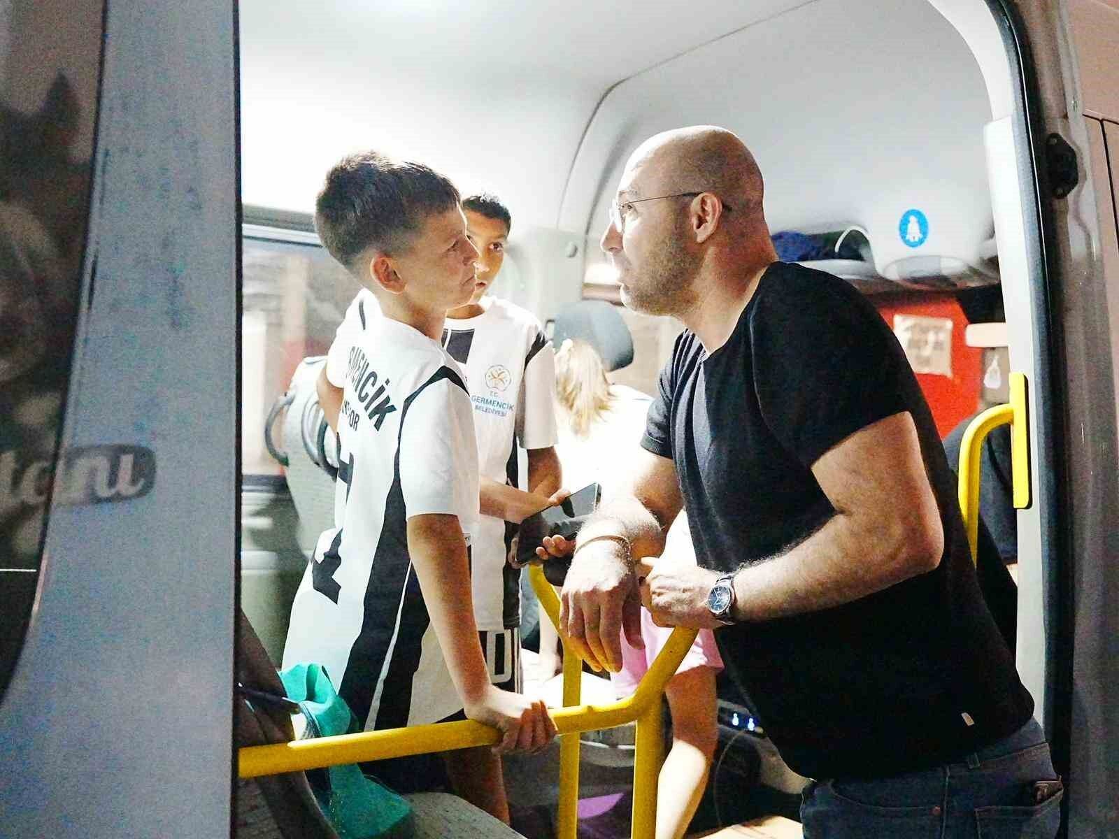 Baskan Zencirci Den Germencikli Genc Futbolculara Anlamli Jest 1782056404922 324243