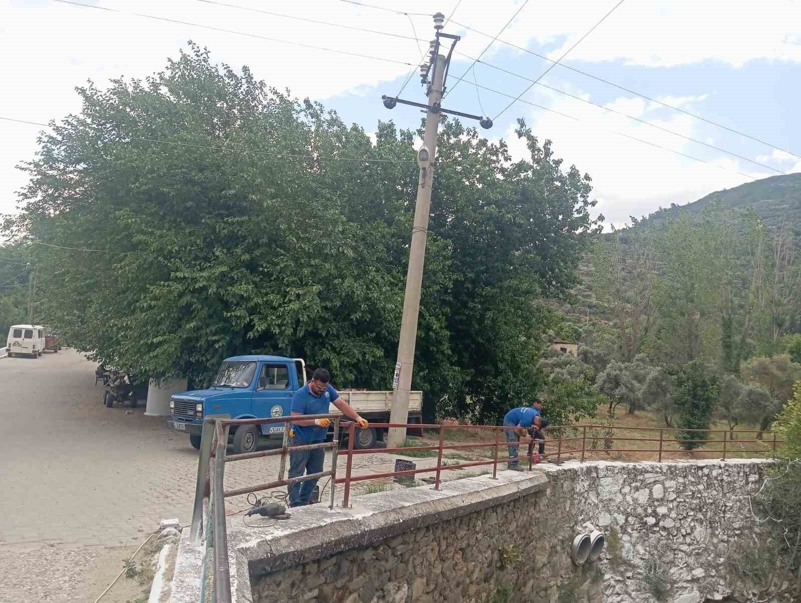 Bozdogan Belediyesi Nden Kazandere De Korkuluk Ve Tel Orgu Calismasi 1781850906479 306063