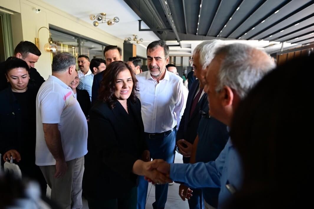 Cercioglu Ak Partinin Vefa Toplantisina Katildi 668771 0477Df