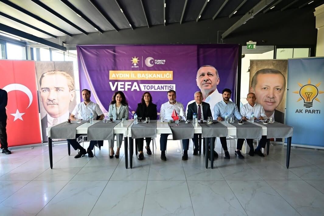 Cercioglu Ak Partinin Vefa Toplantisina Katildi 668771 83Dfcd
