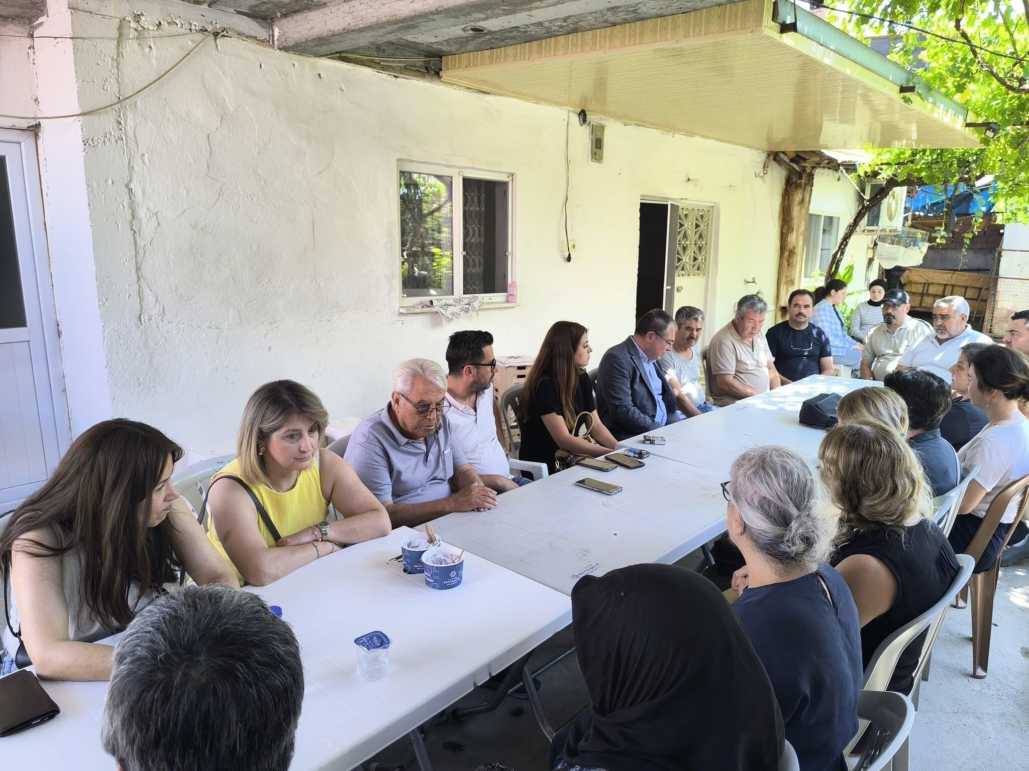 Chp Heyetinden Sehit Ailesine Taziye Ziyareti 672244 398E11