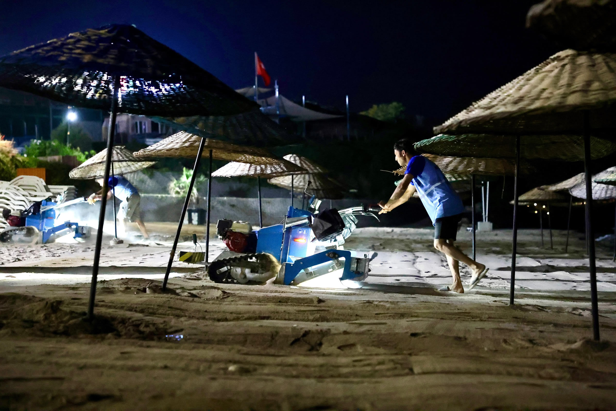 Didim Belediyesi Ekiplerinden Plajlarda Yogun Mesai 668235 C1A1D4