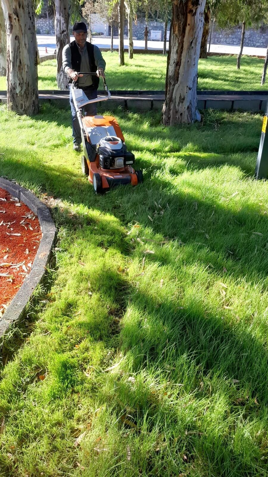 Didim Belediyesinden Yesil Alanlarda Bakim Calismasi 672566 1C90F7