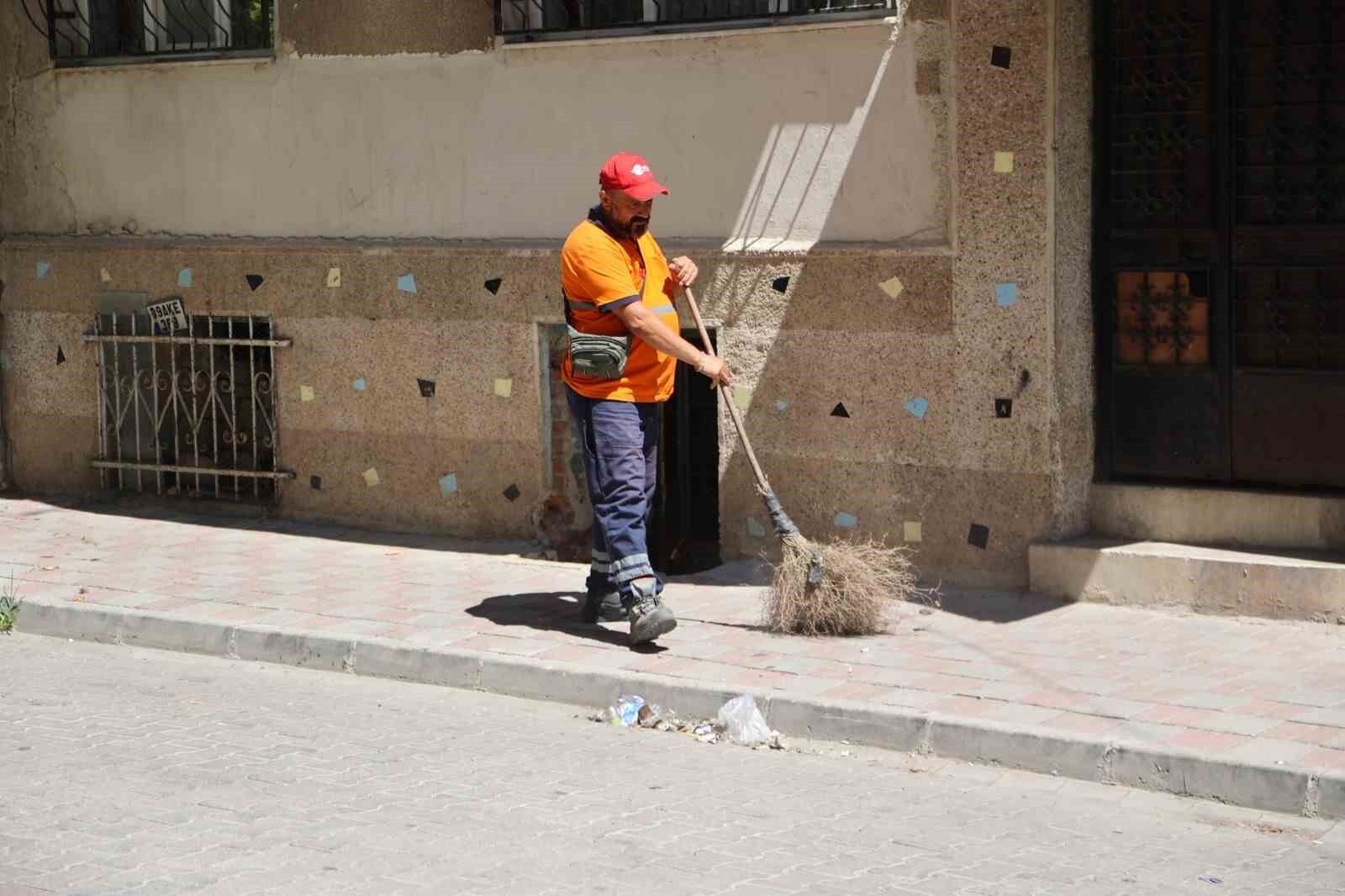 Efeler Belediyesi Temizlik I Sleri Mudurlugu Calismalarini Surduruyor 1781522112225 301524