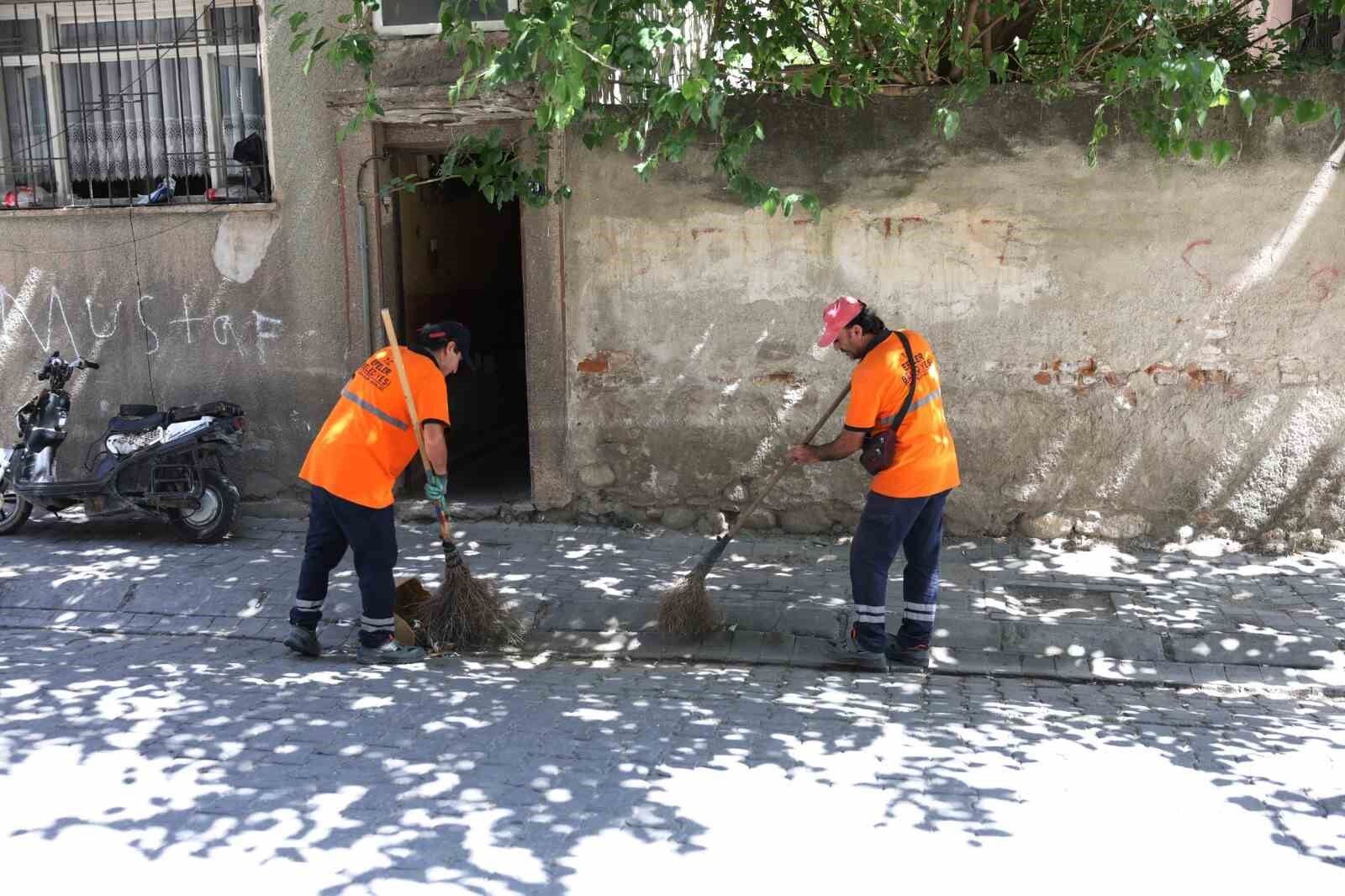 Efeler Belediyesi Temizlik I Sleri Mudurlugu Calismalarini Surduruyor 1781522112730 807798