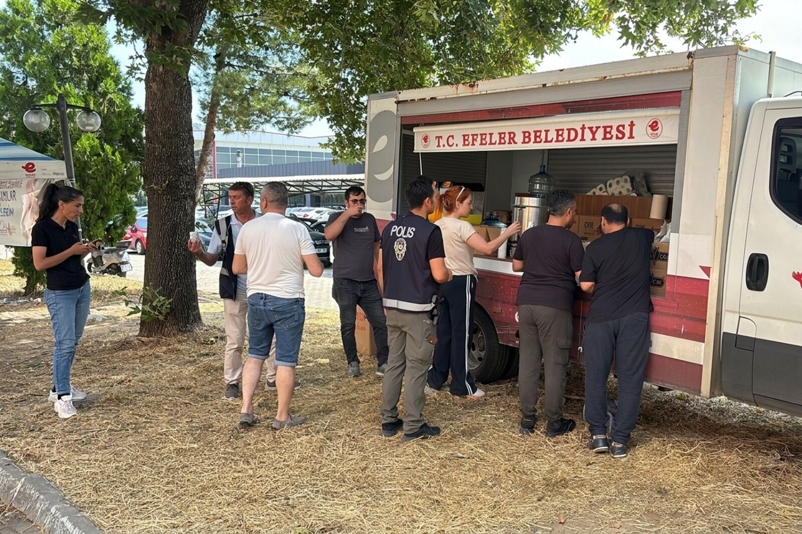 Efeler Belediyesinden Ogrencilere Ve Velilere Serinleten Des 671805 7Aa29C