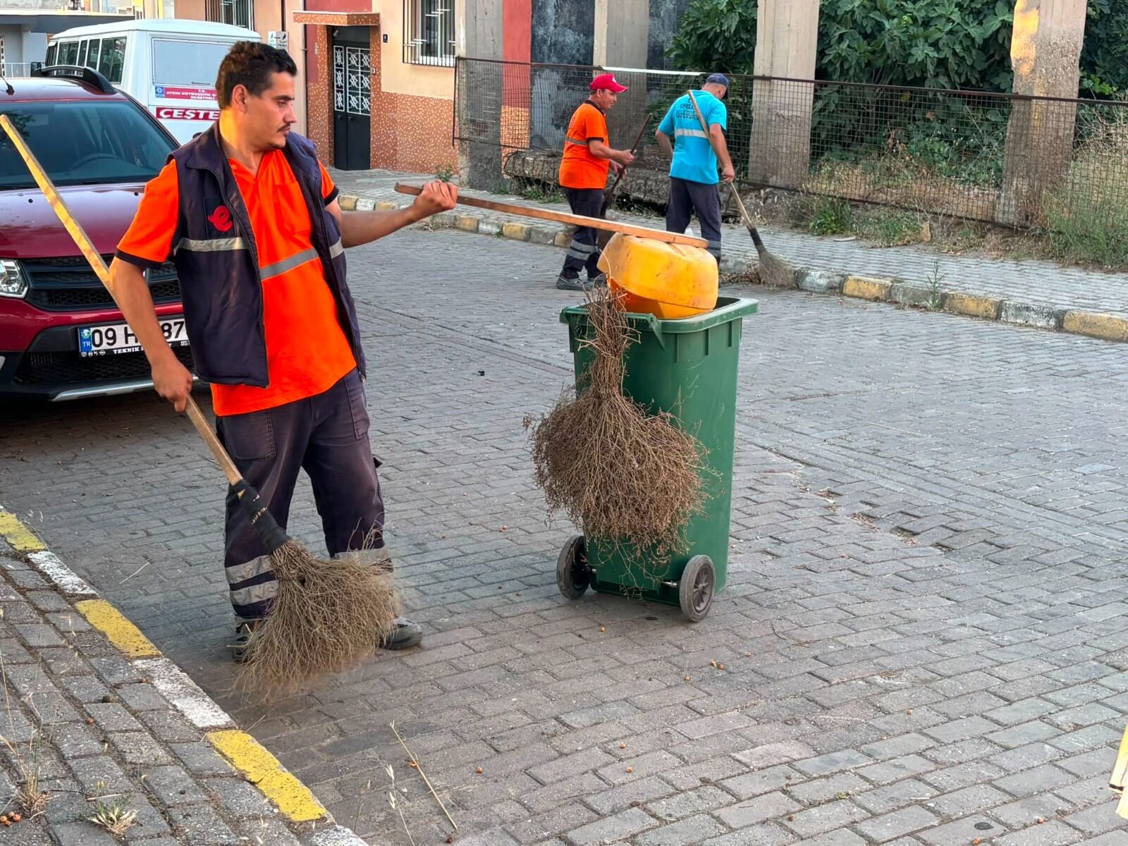Efelerde Temizlik Seferberligi Gece Gunduz Suruyor 670418 8605Dd