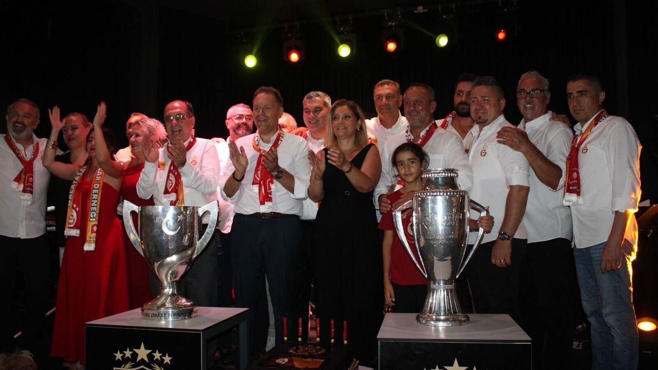 Galatasaray Taraftari Sampiyonluk Kupasini Bekliyor 670969 4B22C3