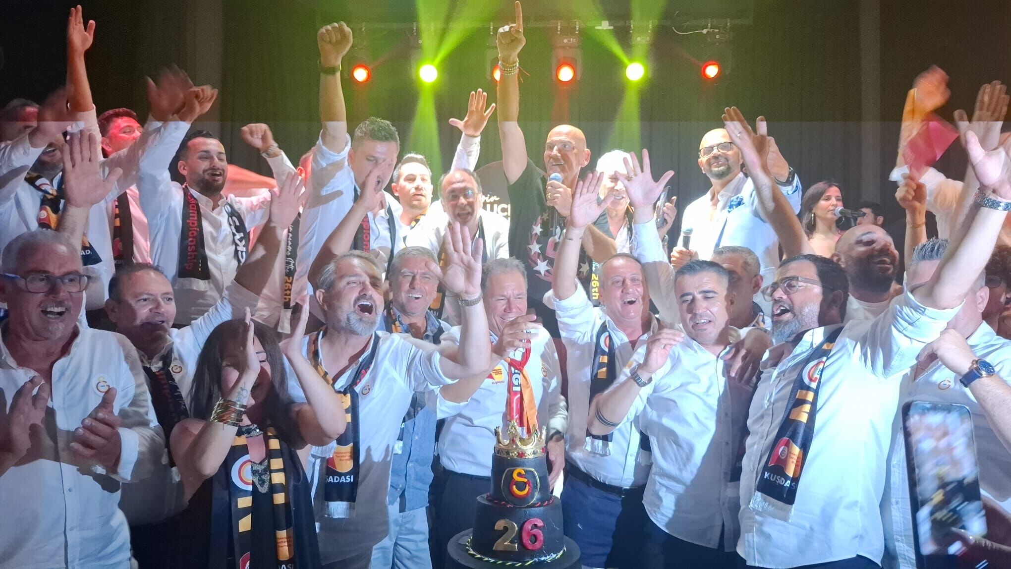 Galatasarayin Sampiyonluk Kupasi Kusadasi Taraftariyla Bulus 672947 9Bed6C