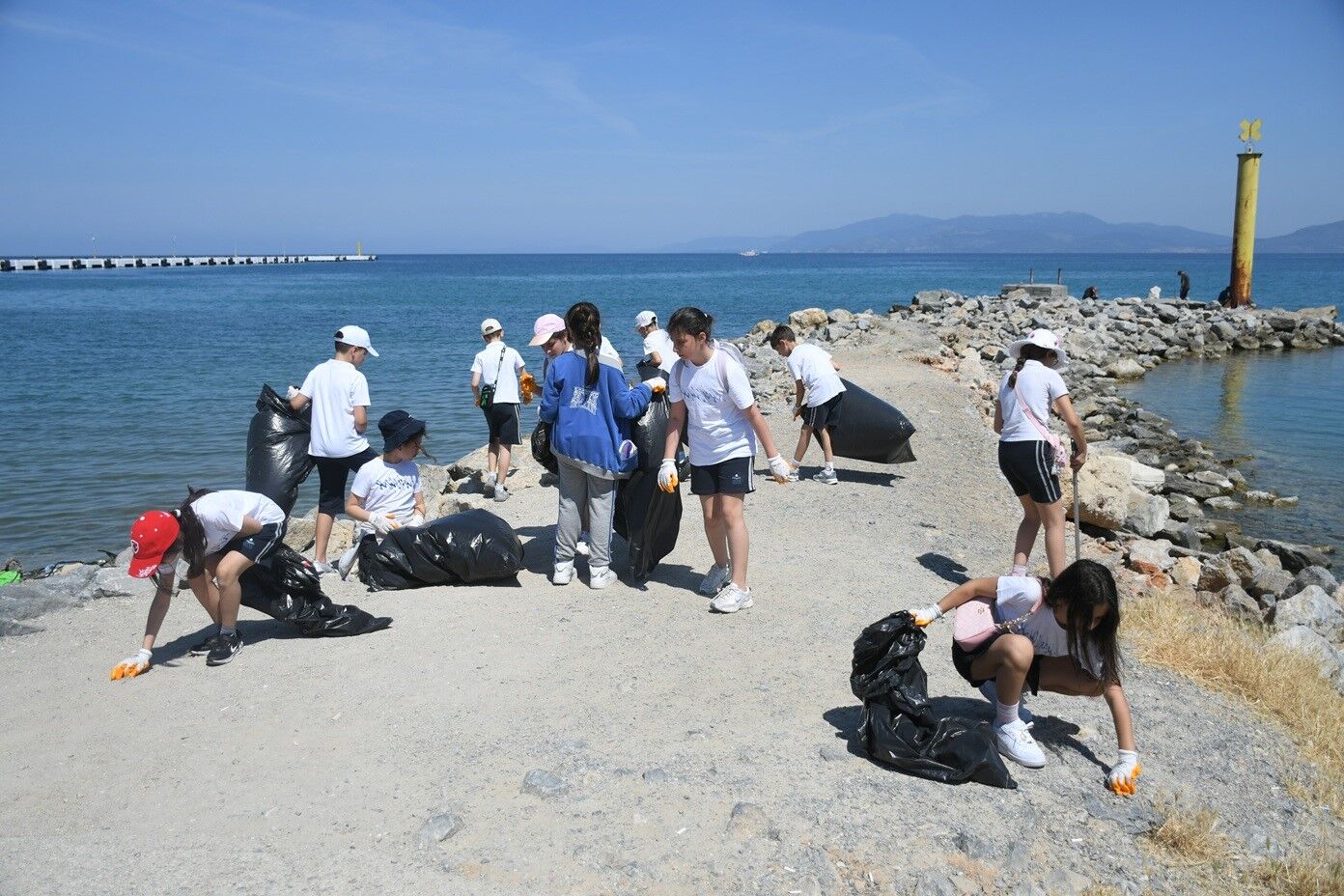 Gelecegin Cevre Gonulluleri Kusadasi Belediyesi Nin Etkinliginde Bulustu 1780638606661 731926