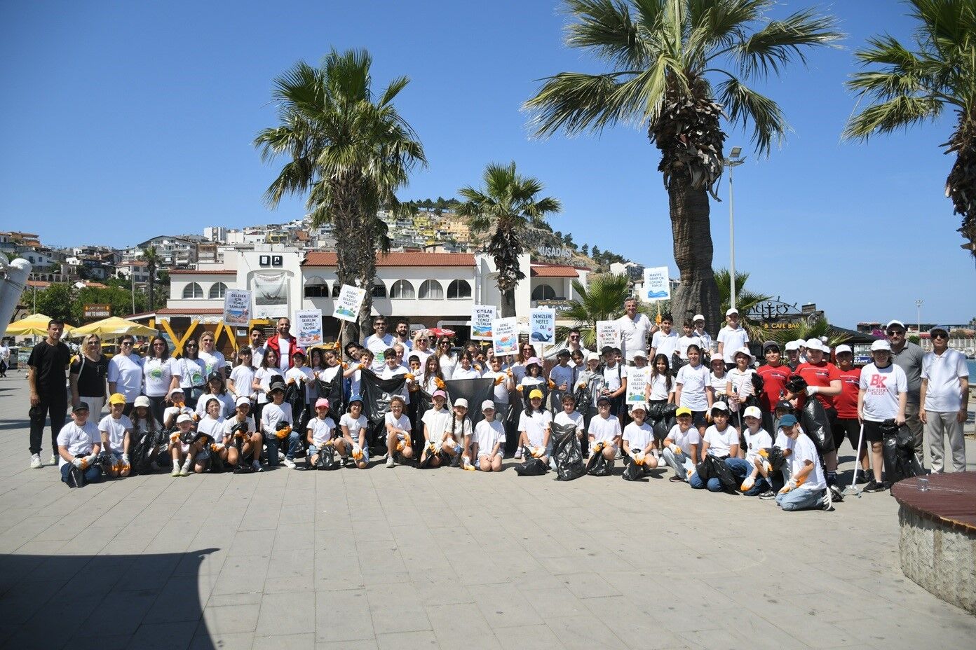 Gelecegin Cevre Gonulluleri Kusadasi Belediyesi Nin Etkinliginde Bulustu 1780638608754 924633