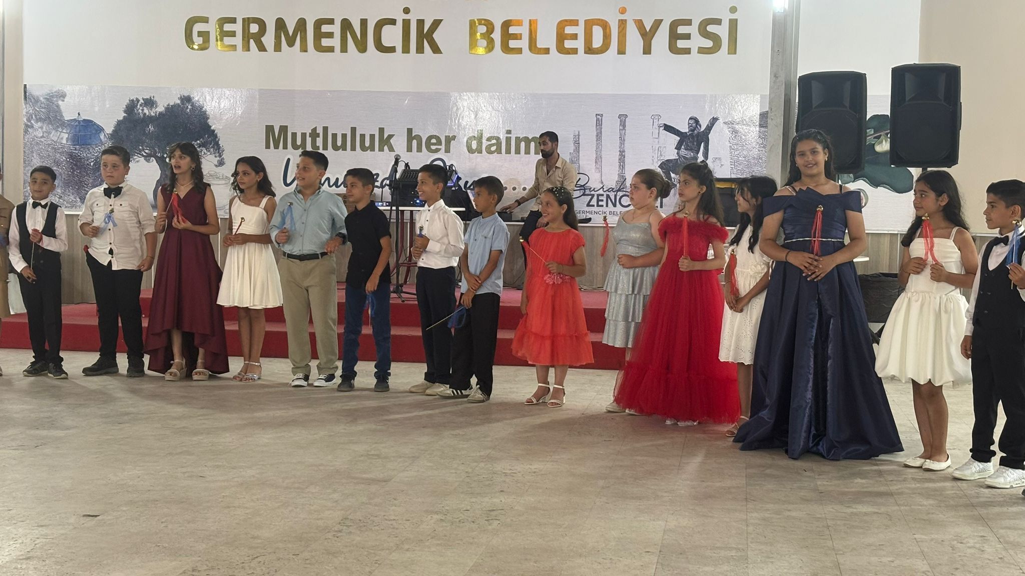 Germencikte Ogrenciler Icin Kinali Mezuniyet Toreni Bir Ilki 667277 Dd49E5